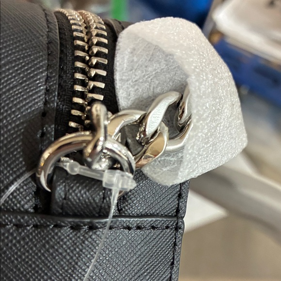 Michael Kors LG EW Crossbody Brand New - Picture 11 of 12